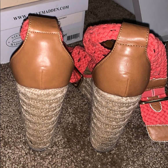 Steve Madden Magestee Coral Wedges - Picture 4 of 6